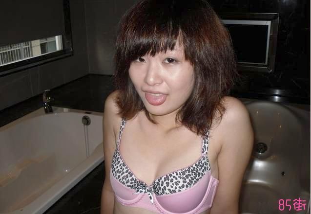 本土自拍淫荡的女网友真实MOTEL露脸!