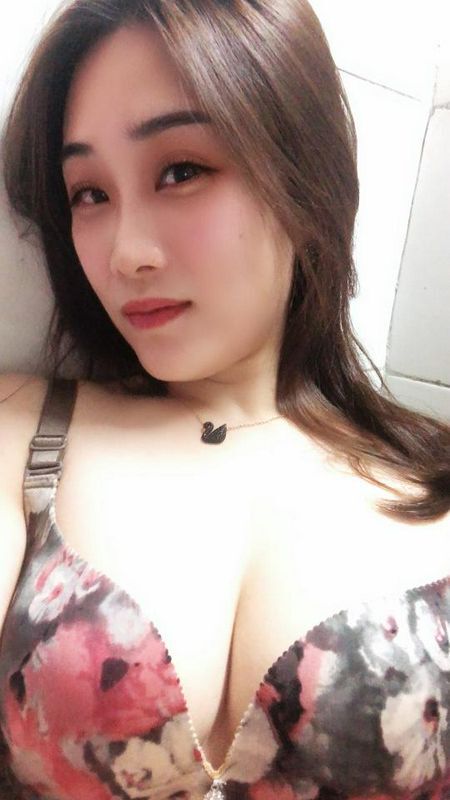 少妇美乳看着就骚的不行